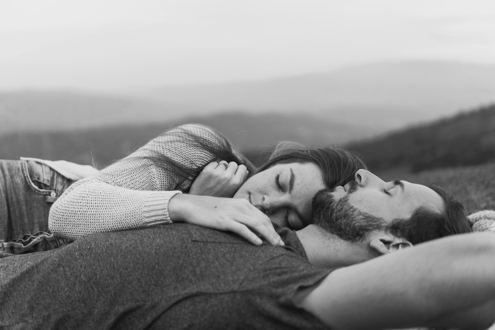 Couple relaxing on a mountain in Costa Rica, captured in a photo by Lov Films.